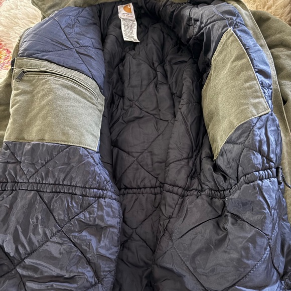 Carhartt Women’s Green Duck Canvas Waterproof Quilt Lined Outdoor Coat - Picture 5 of 6